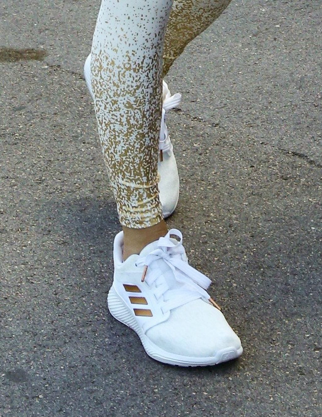 Jennifer u tenisicama brenda Adidas