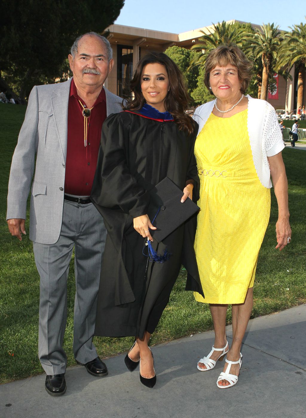 Eva na promociji 2013. godine s tatom Enriqueom i mamom Ellom