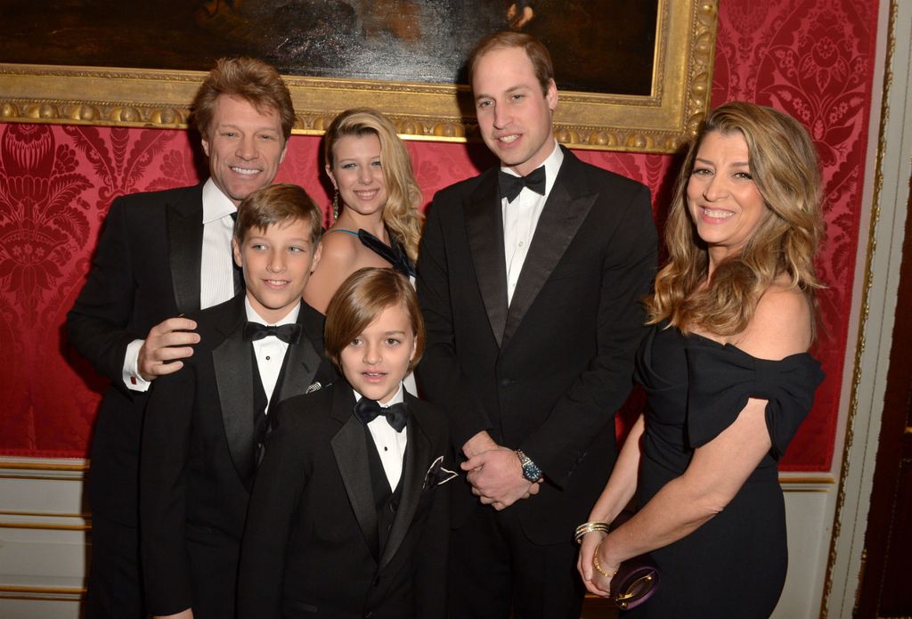Jon Bon Jovi i Dorothea Hurley s djecom, kćeri Stephanie i sinovima Jacobom i Romeom, u društvu princa Williama