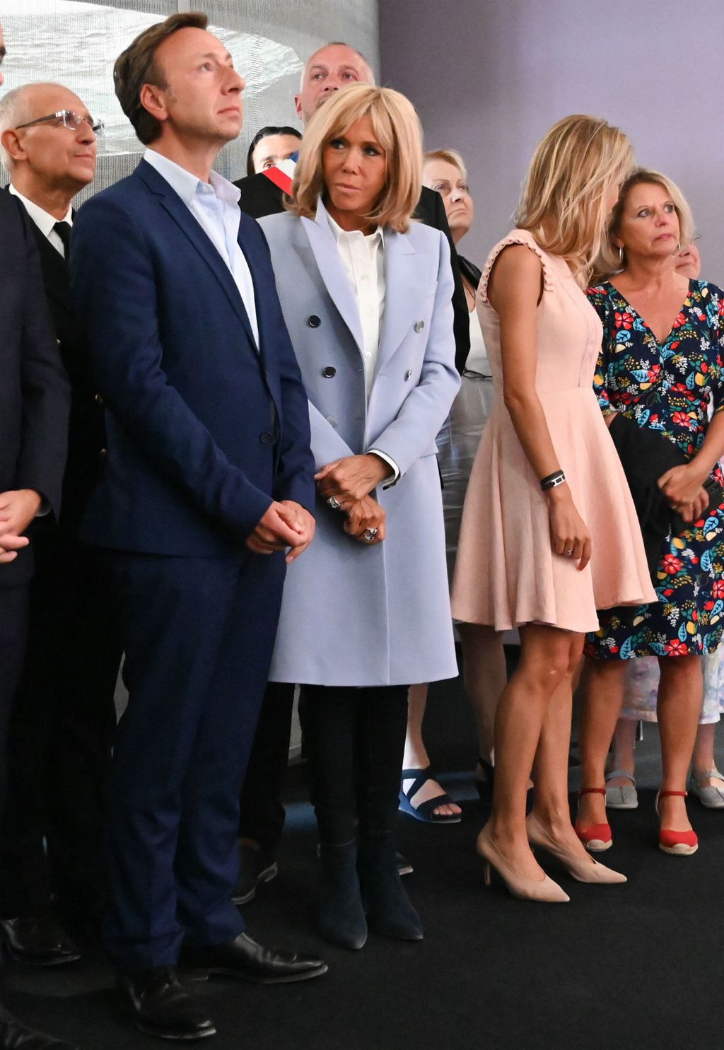 Brigitte Macron nosi kaput u nježnoj, svijetloplavoj boji