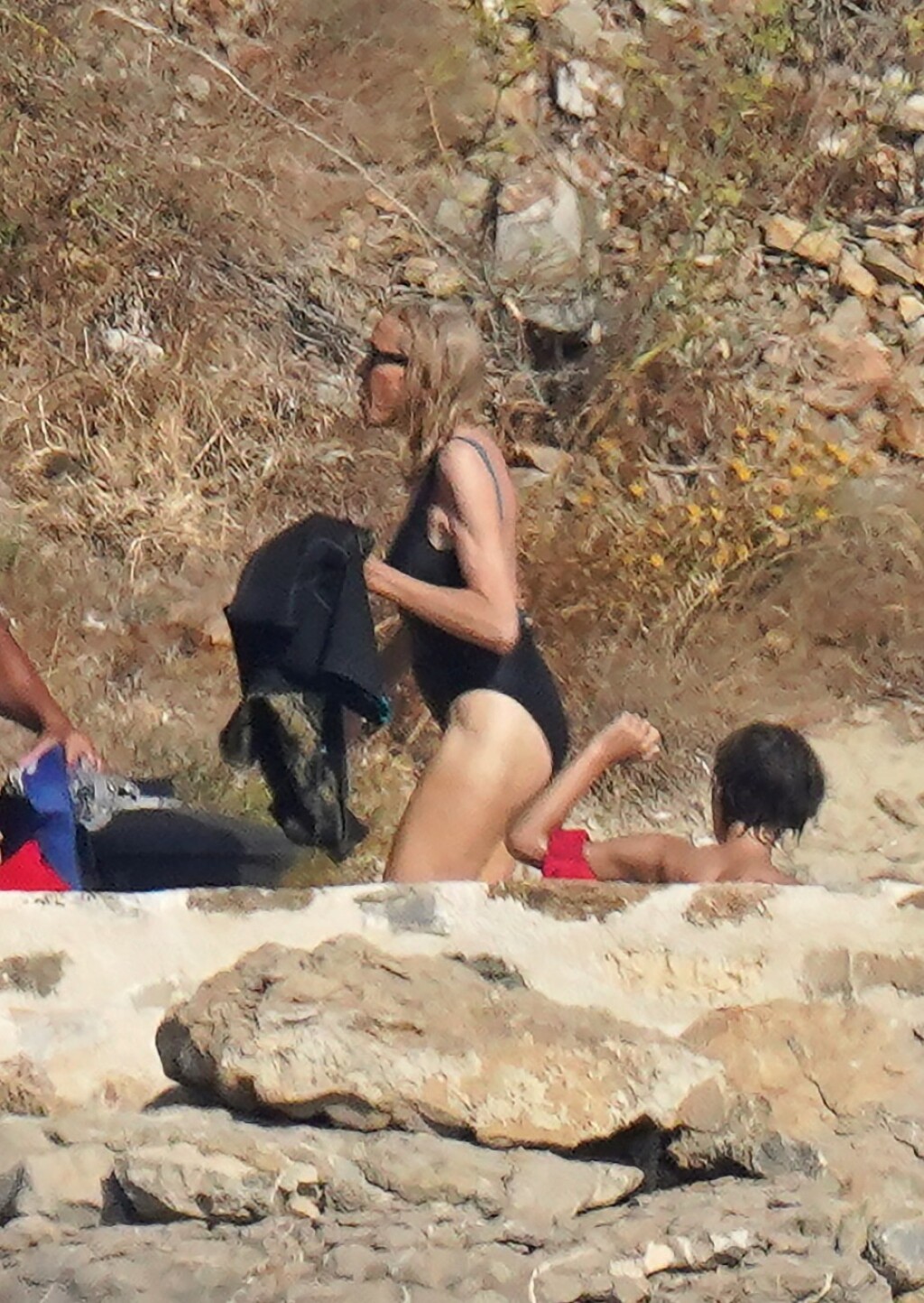 Brigitte Macron u klasičnom jednodijelnom kupaćem kostimu