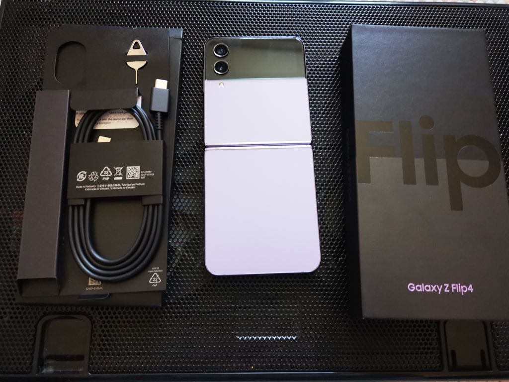 Samsung Galaxy Z Flip4 - 5