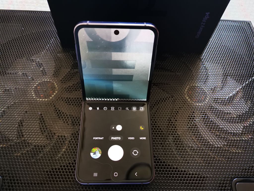 Samsung Galaxy Z Flip4 - 5