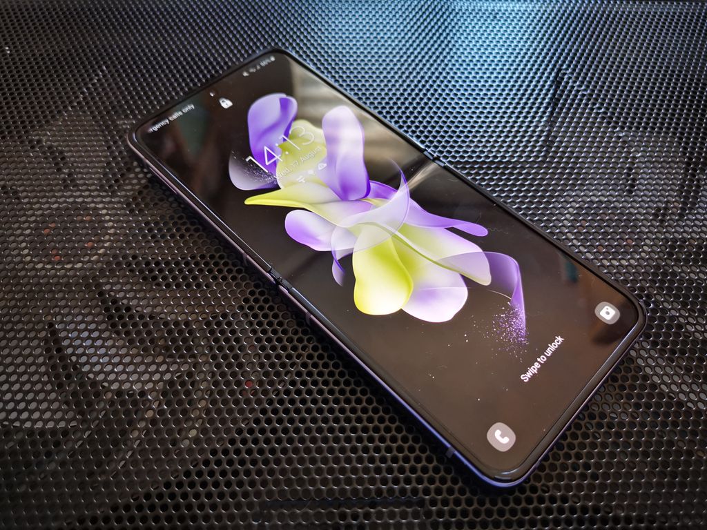 Samsung Galaxy Z Flip4 - 5