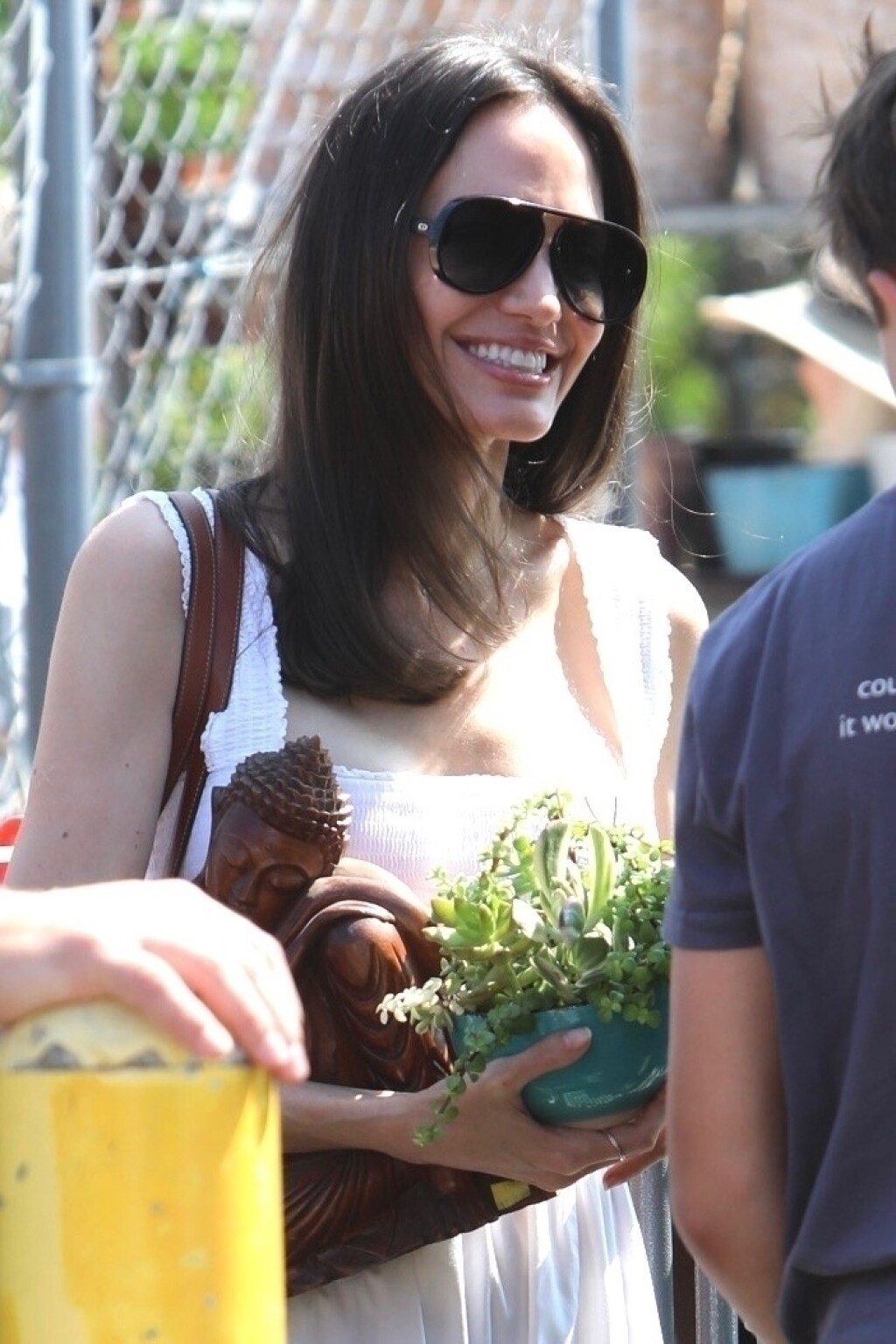 Angelina Jolie u kupovini biljaka