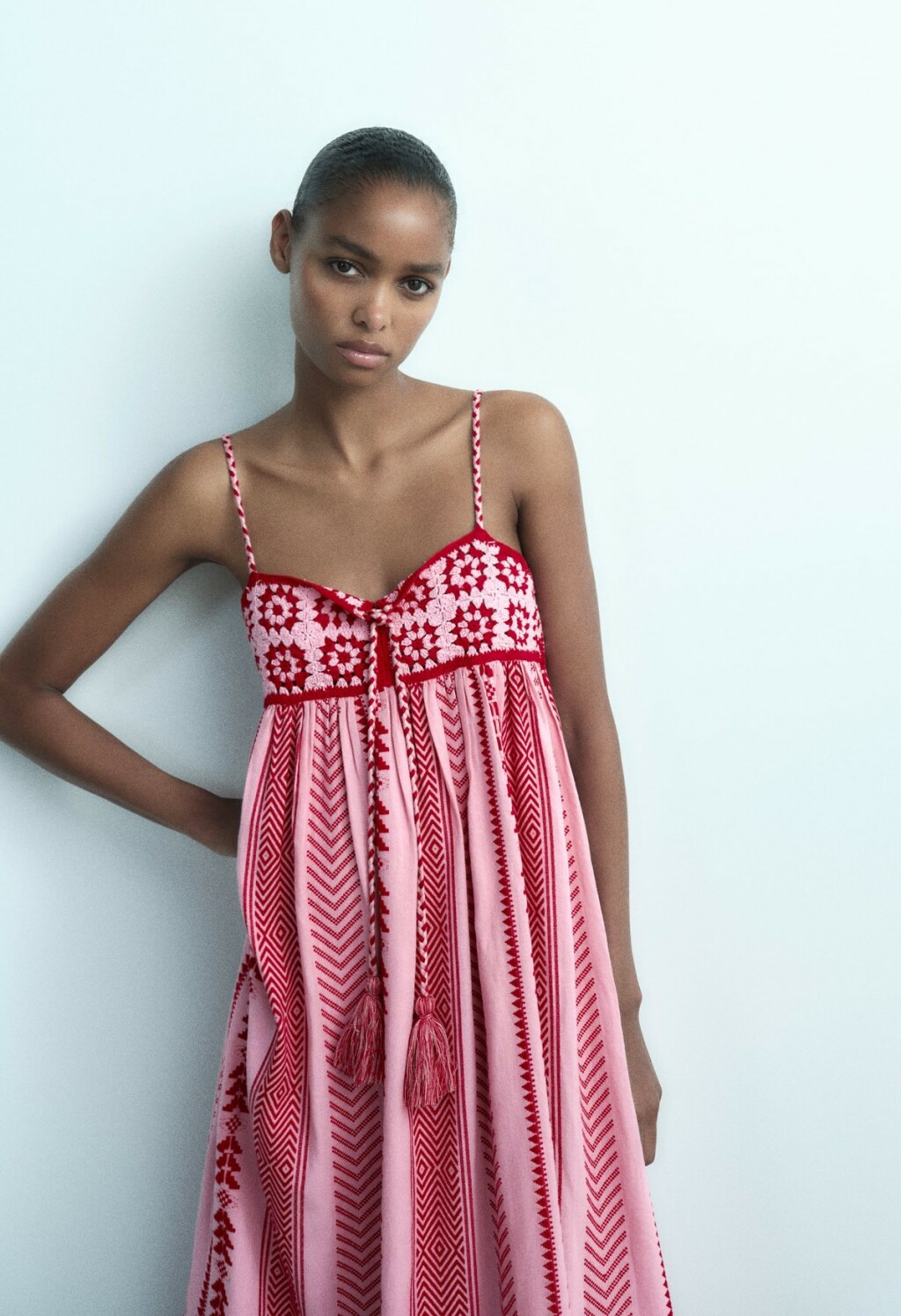 Pletena haljina iz Zare s kukičanim detaljem