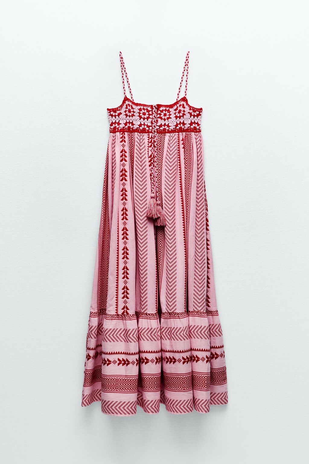 Pletena haljina iz Zare s kukičanim detaljem