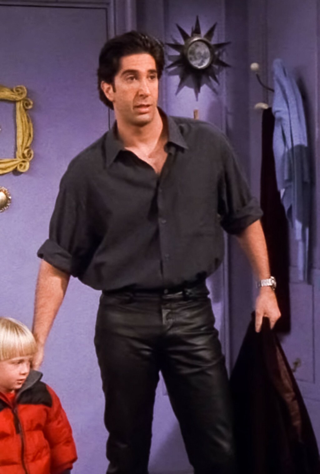 Ross Geller (David Schwimmer) u kožnatim hlačama