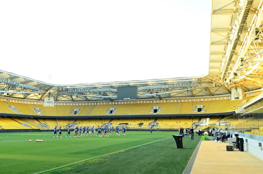 Dinamo na stadionu AEK-a