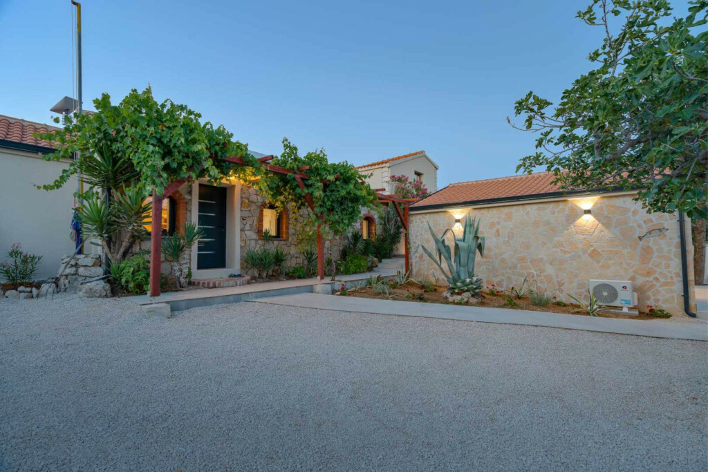 Prekrasna kuća u Novalji s čarobnom terasom i bazenom - 19