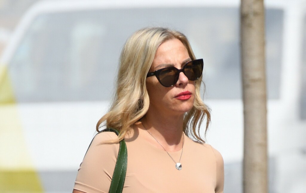 Zagrebačko street style izdanje u crnoj suknji