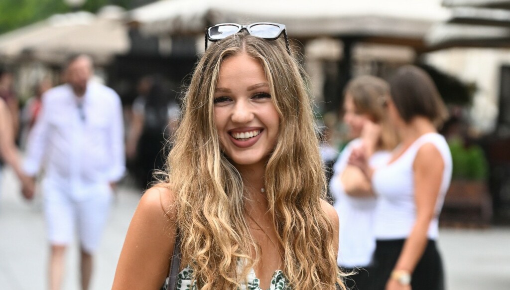 Plavokosa dama iz centra Zagreba u Zarinoj haljini - 2