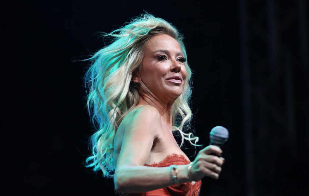 Maja Šuput u crvenoj haljini na koncertu u Kninu - 6