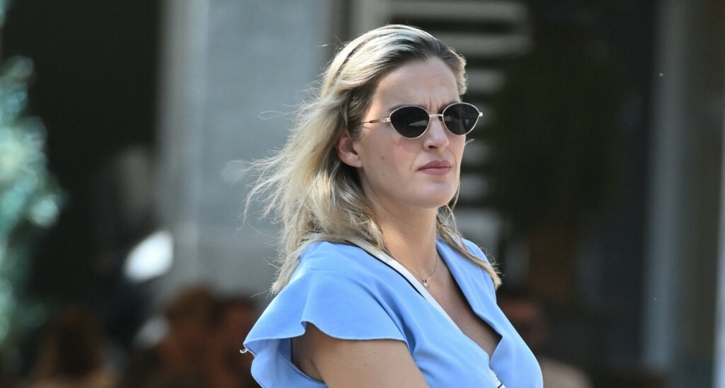 Trudnica sa zagrebačke špice u haljini na vezanje - 1