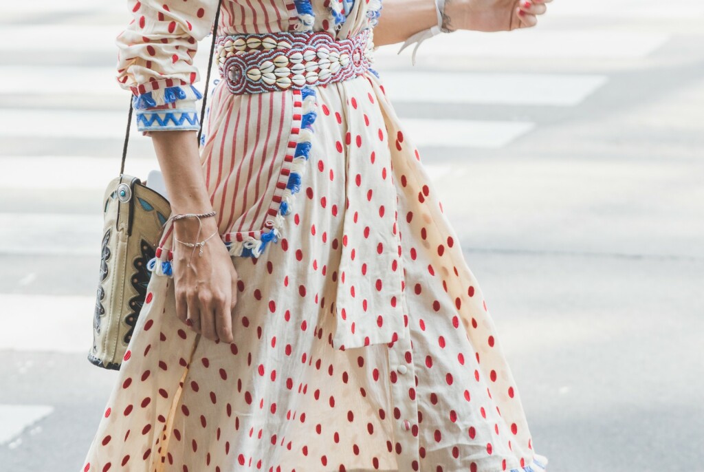 Čim padnu temperature, haljine dugih rukava viđat ćemo na svakom koraku