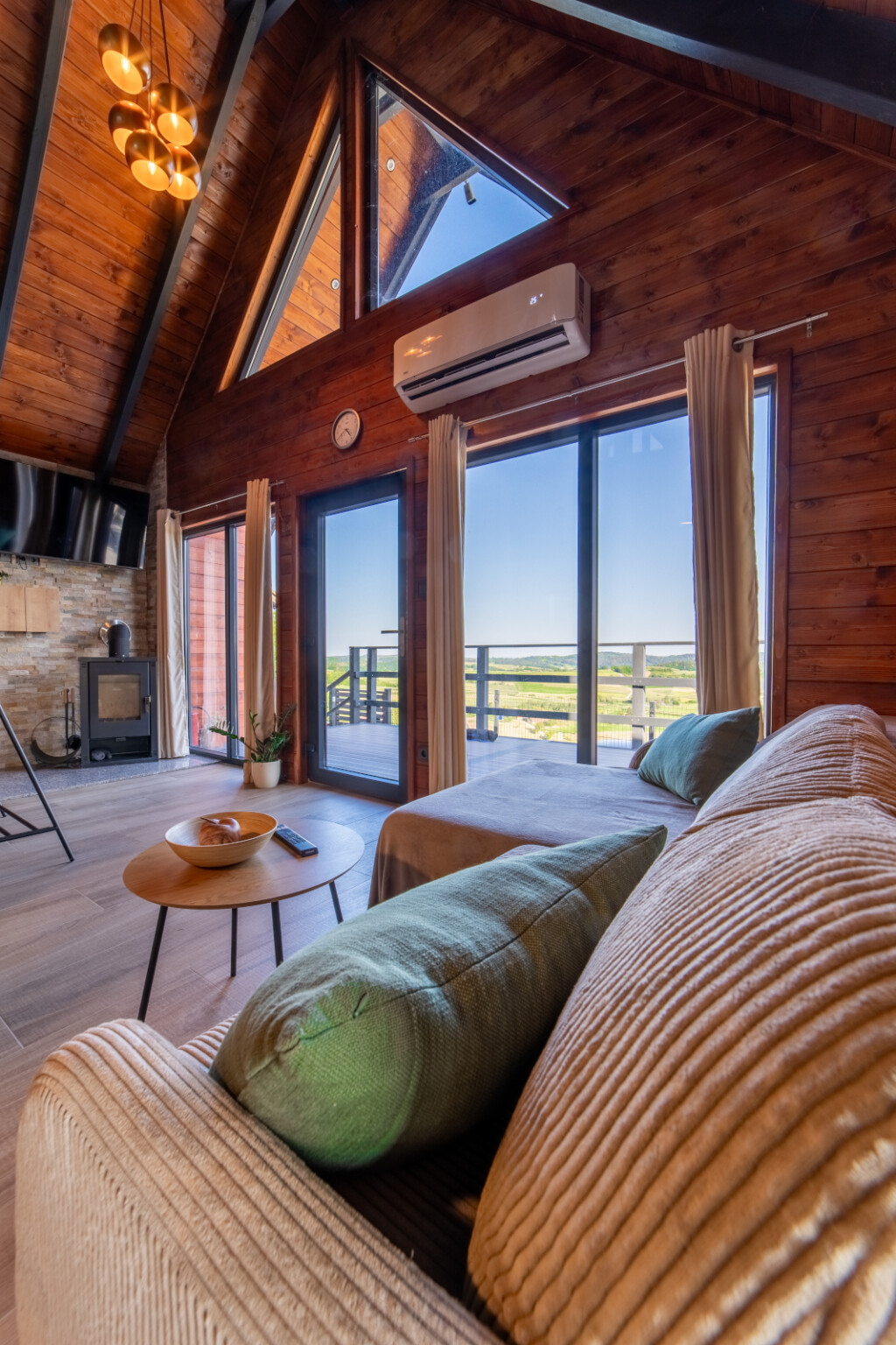 Kuća Wooden House Altus ima sve što je potrebno za idealan odmor na kontinentu