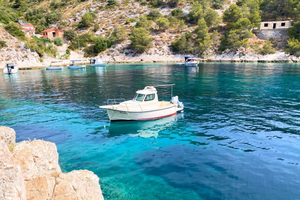 Uvala Stračinska, Šolta