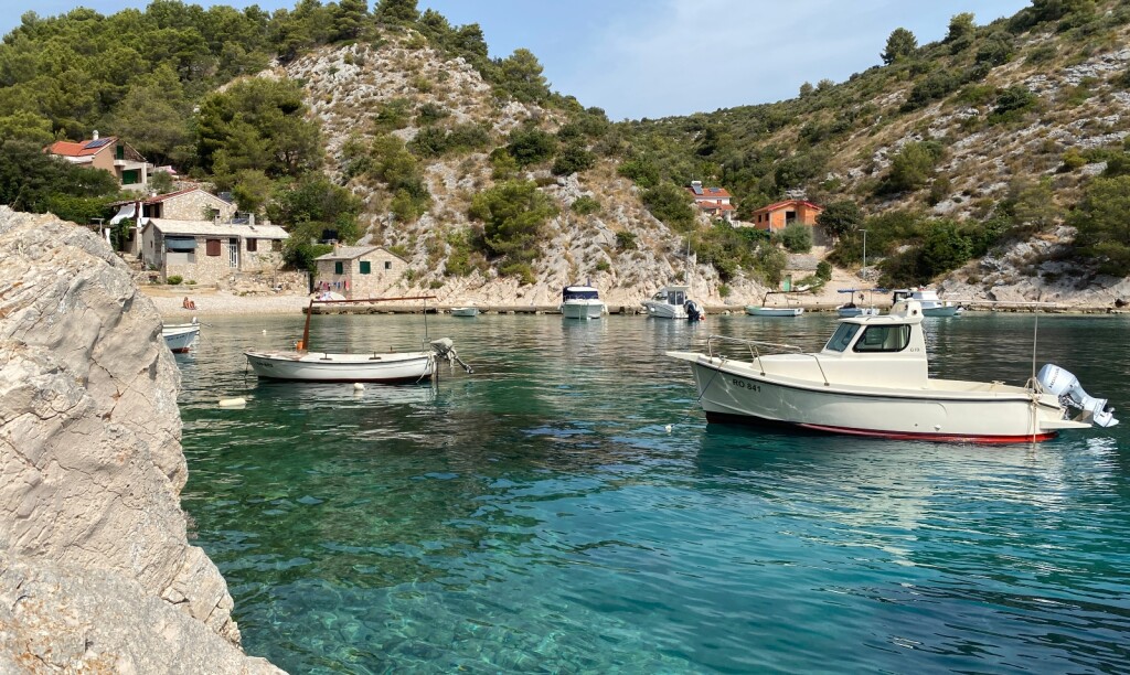 Uvala Stračinska, Šolta