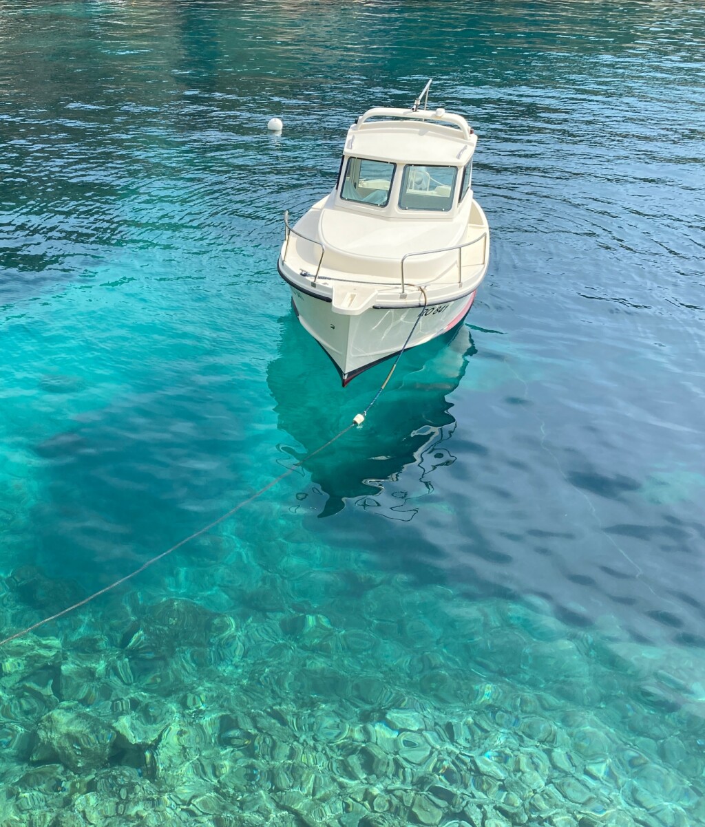 Uvala Stračinska, Šolta