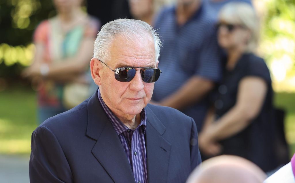 Ivo Sanader na pogrebu brata, don Vinka Sanadera, 11. listopada 2024.