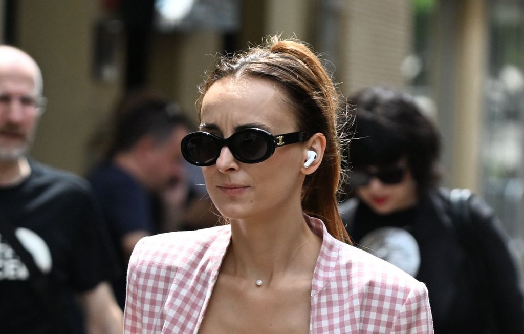 Zagrebačko izdanje u bijeloj minici