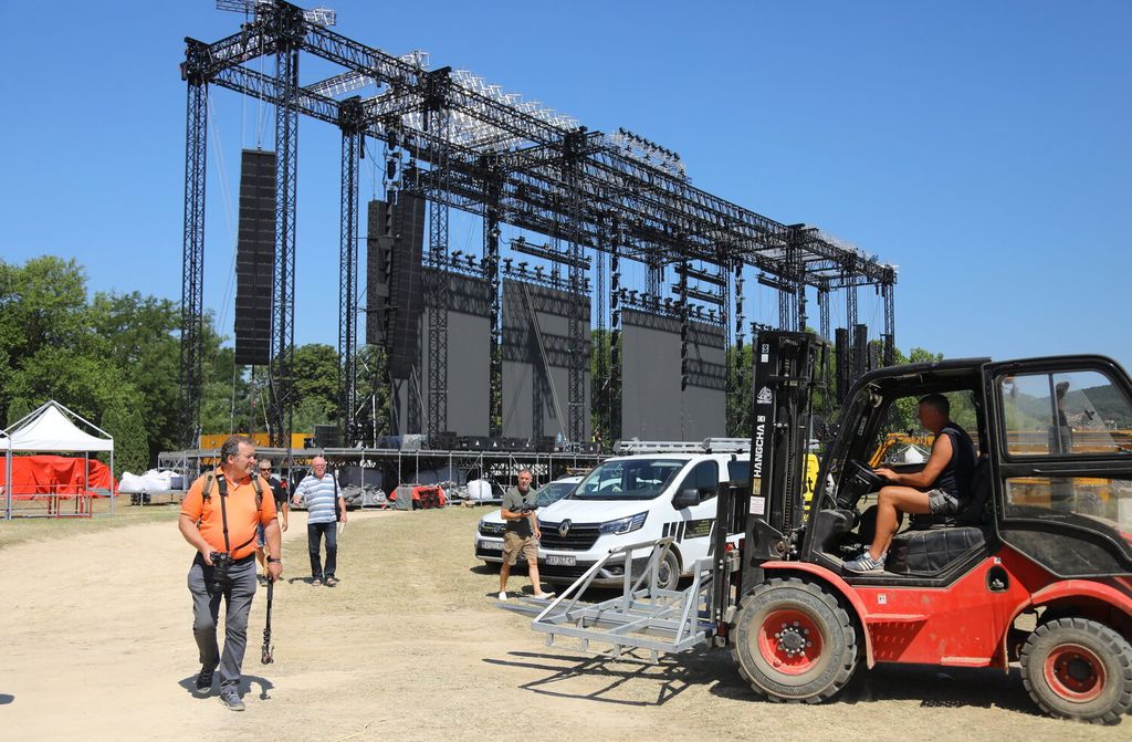 Pripreme za koncert Thompsona u Sinju - 47