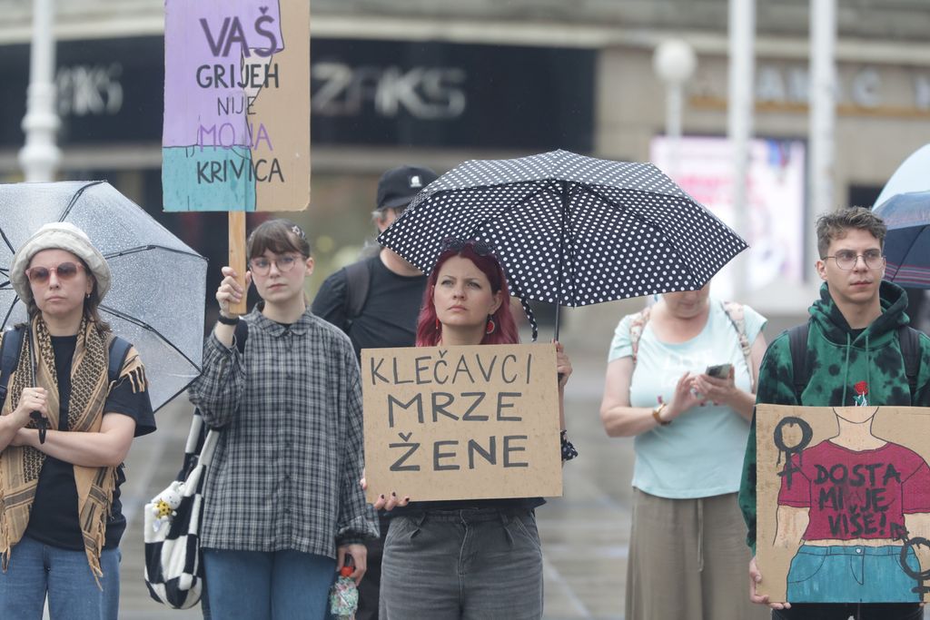 Molitelji na zagrebačkom Trgu bana Jelačića, 2. kolovoza 2025. godine - 2