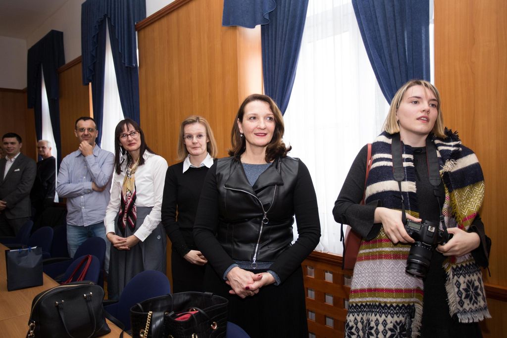 Ivana Emily Škoro - 1