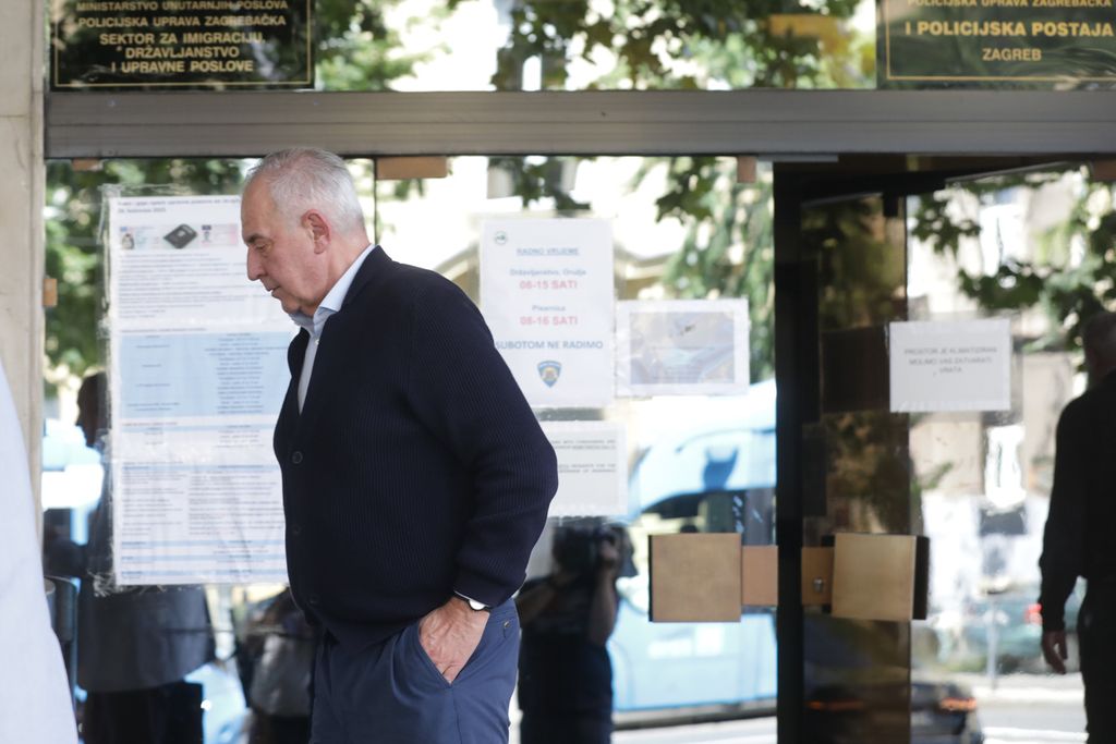 Ivo Sanader u Kozarčevoj ulici - 1