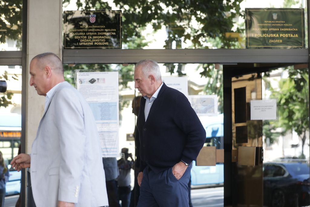 Ivo Sanader u Kozarčevoj ulici - 1