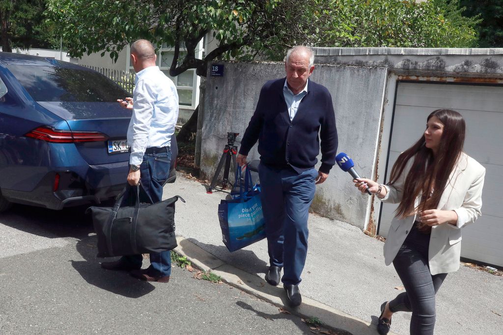 Ivo Sanader u Kozarčevoj ulici - 1