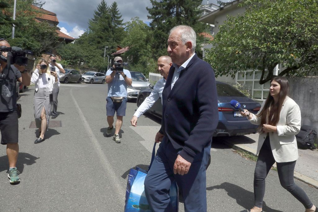 Ivo Sanader u Kozarčevoj ulici - 1