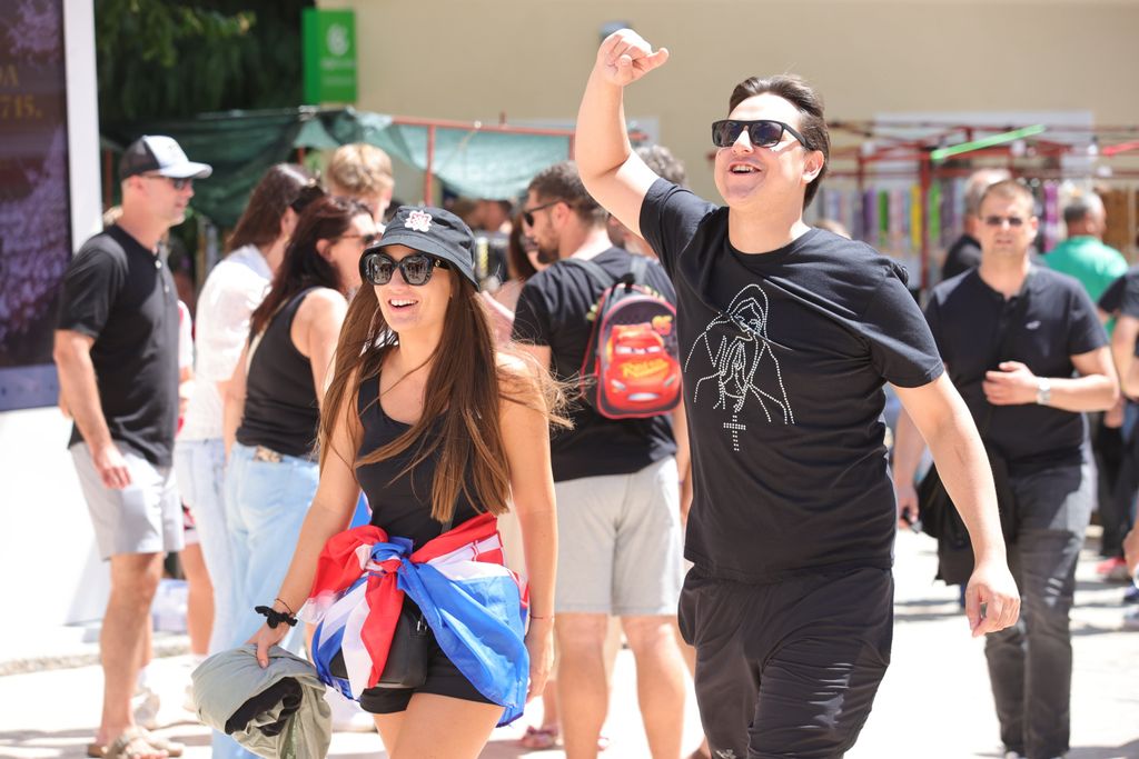 Ljepotice u Sinju prije koncerta Thompsona