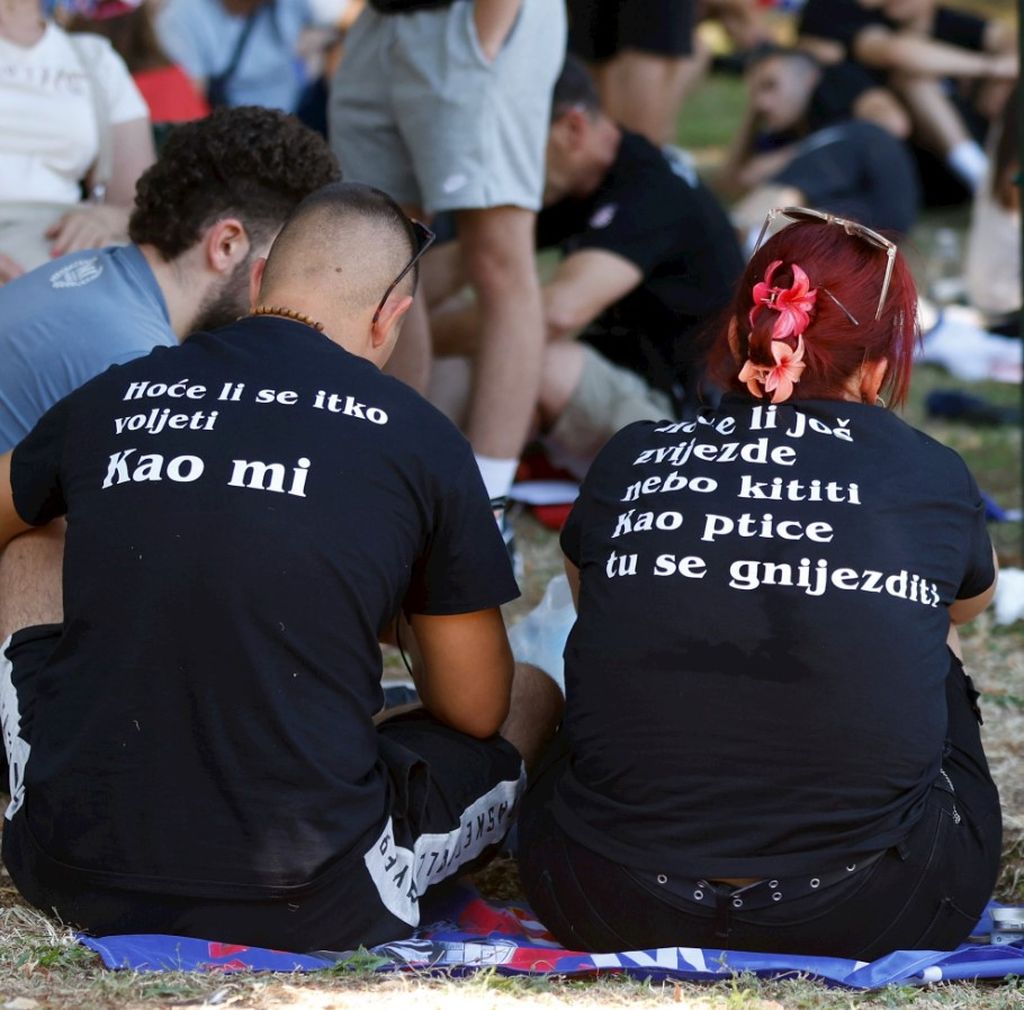 Obožavatelji pred Thompsonov koncert - 1