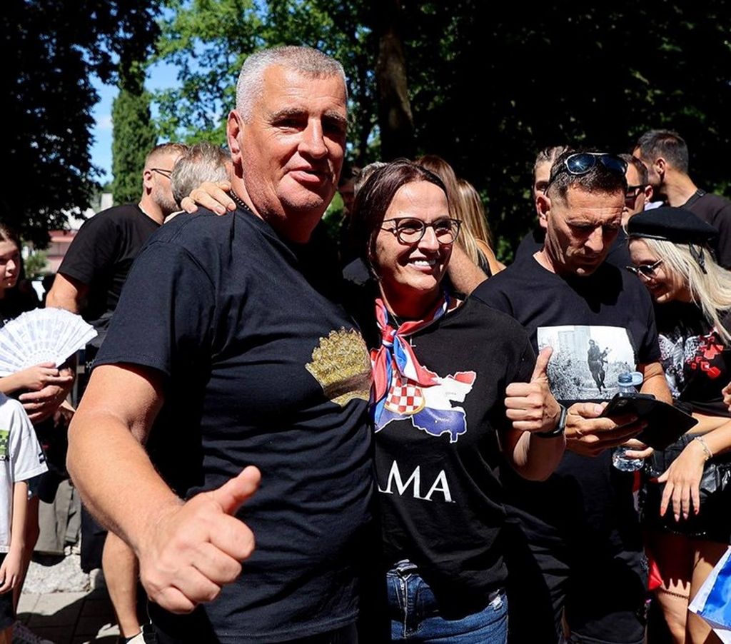 Miro Bulj s obožavateljima - 1