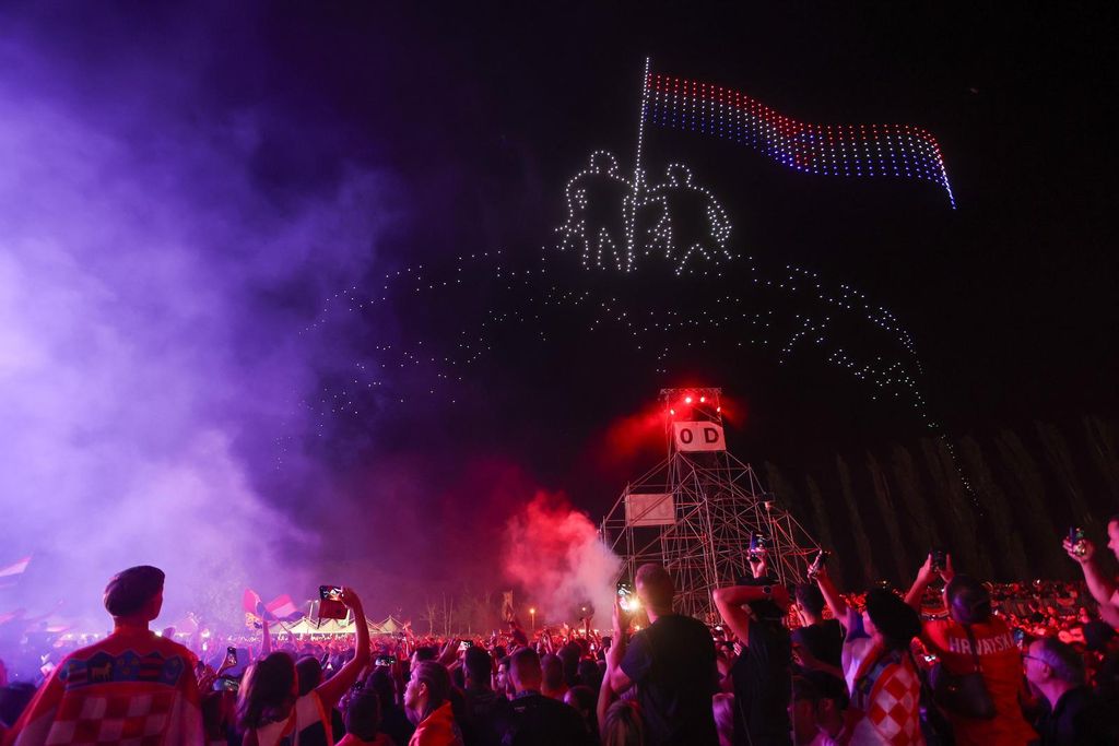 Dron show na koncertu Thompsona u Sinju - 10