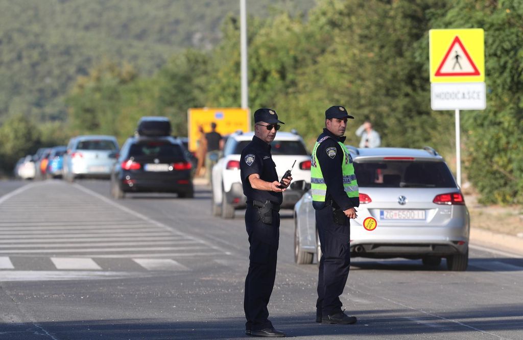 Kolone automobila iz Sinja