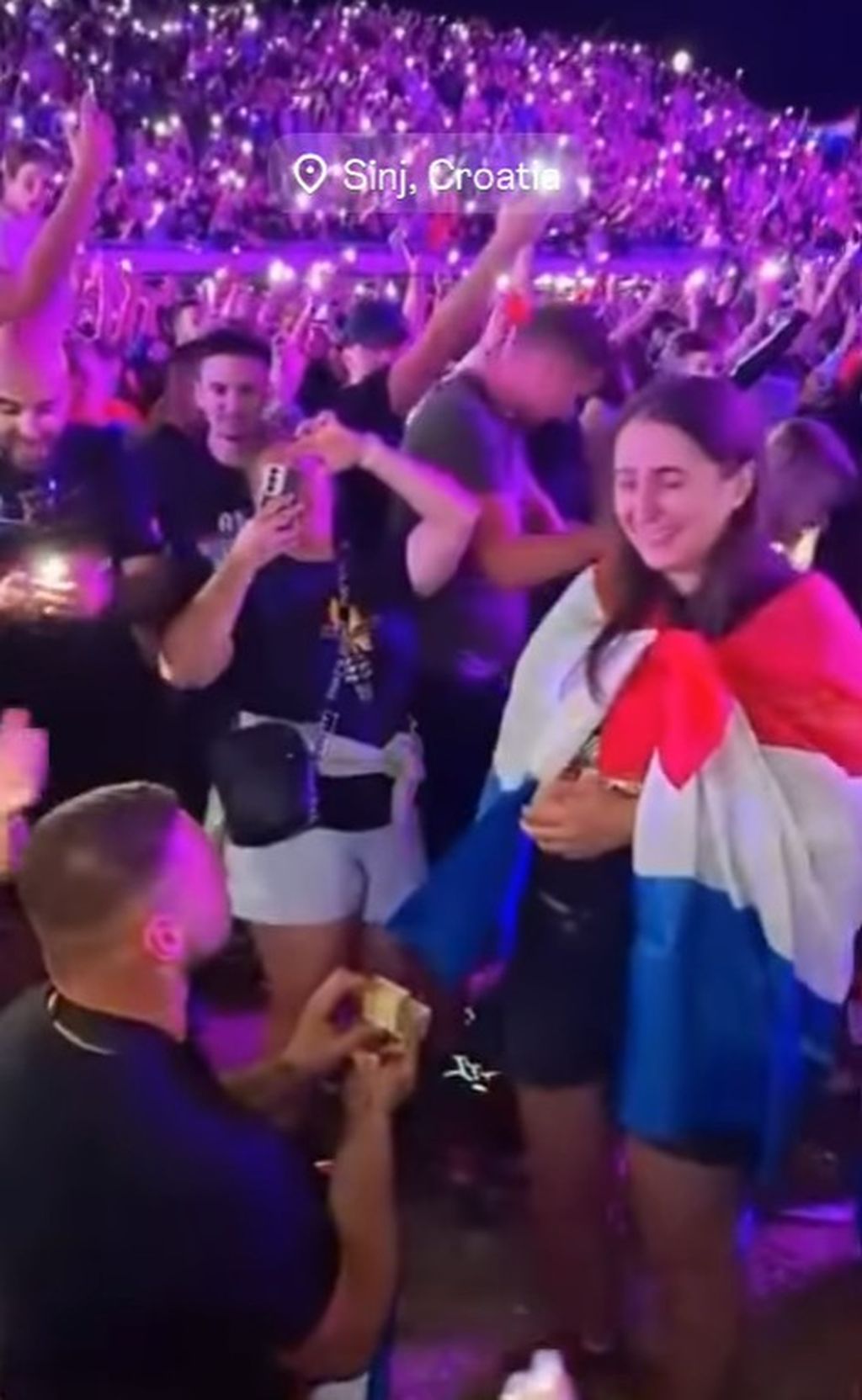 Zaruke na Thompsonovom koncertu