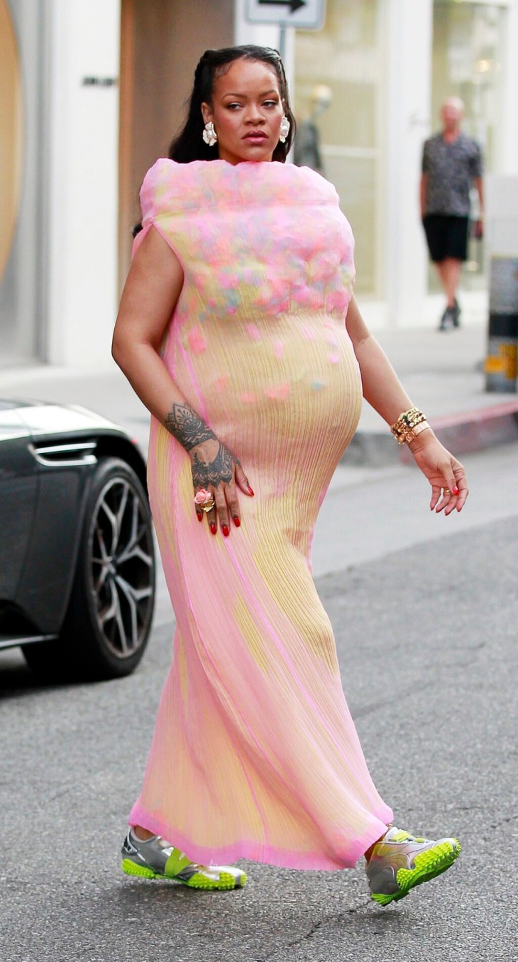 Rihanna u vintage haljini Issey Miyake