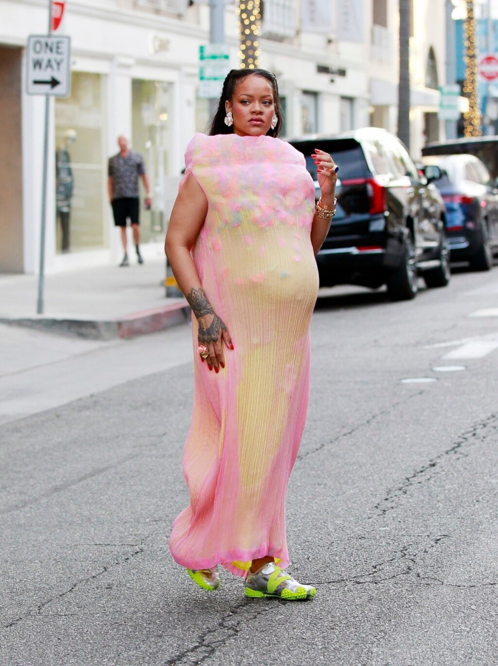Rihanna u vintage haljini Issey Miyake