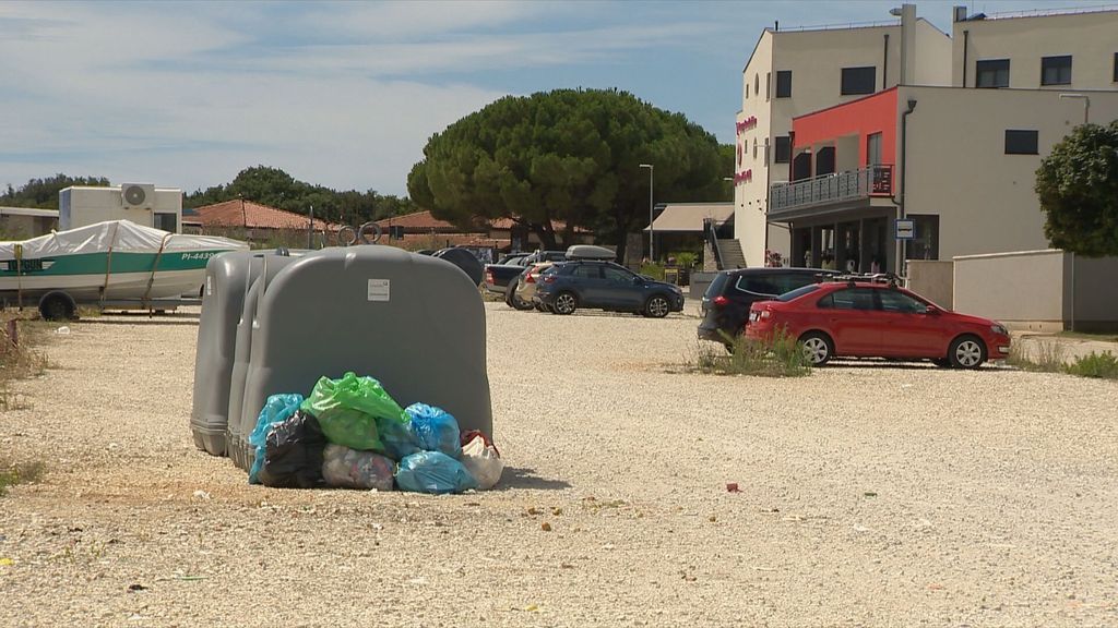 Smeće u Barbarigi - 1