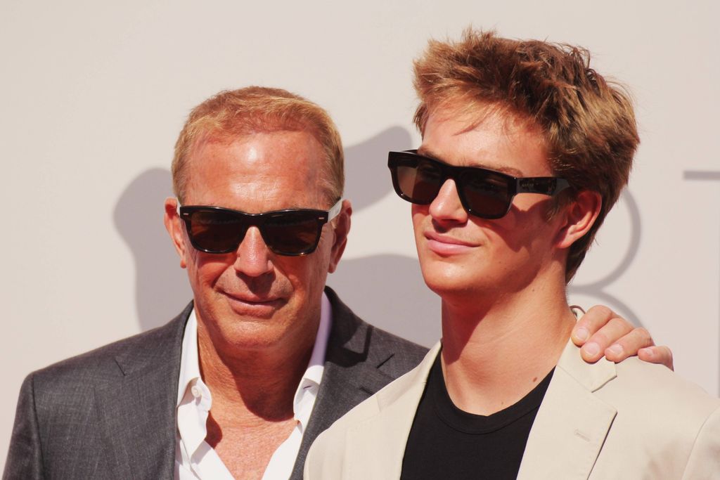 Kevin i Cayden Costner - 7