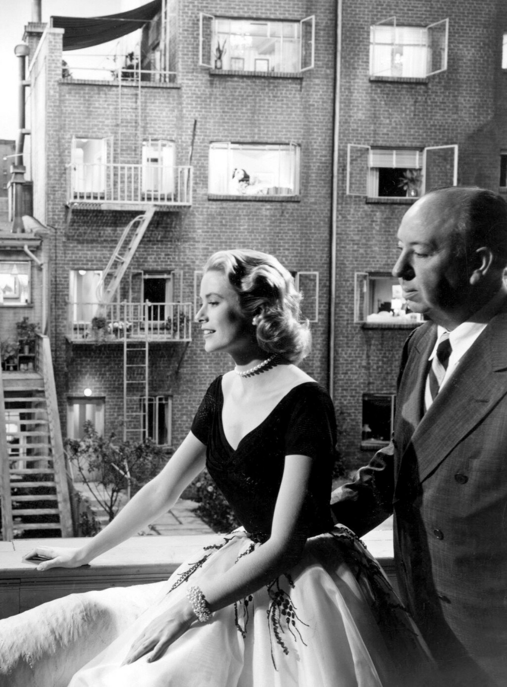 Alfred Hitchcock i Grace Kelly na setu filma Prozor u dvorište