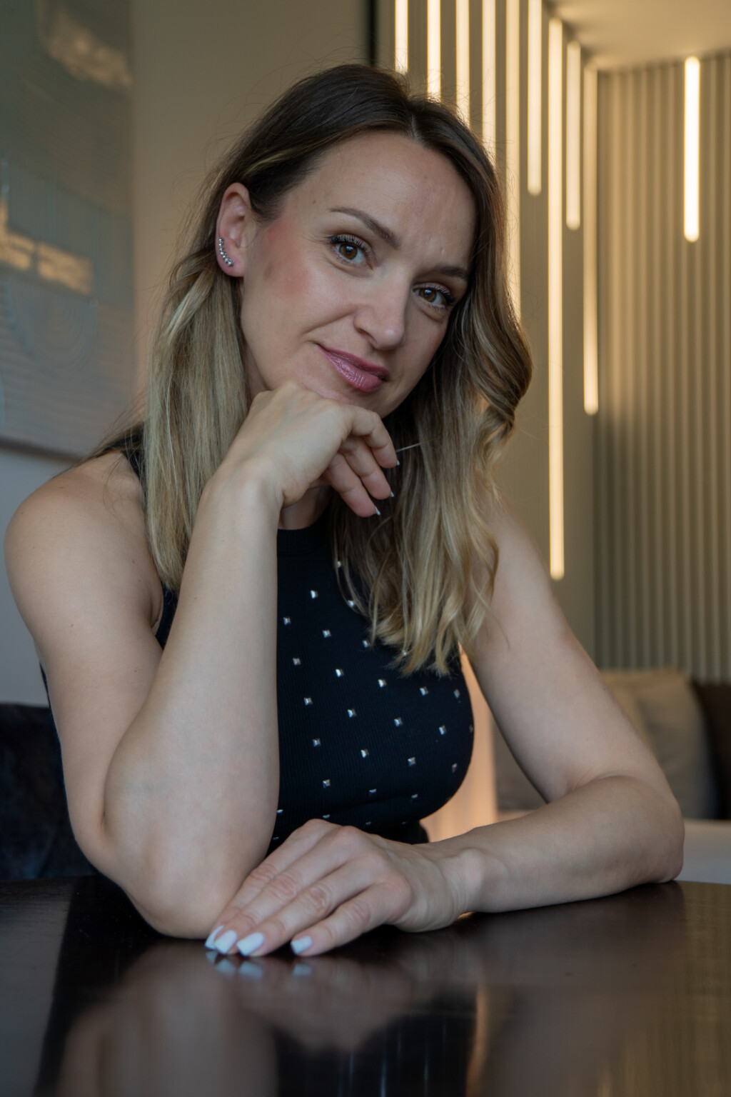 Petra Pinjuh je relationship & sexuality coach i hipnoterapeutkinja s višegodišnjim iskustvom u radu s parovima i ženama koje žele ponovno otkriti ljubav, strast i emocionalnu bliskost