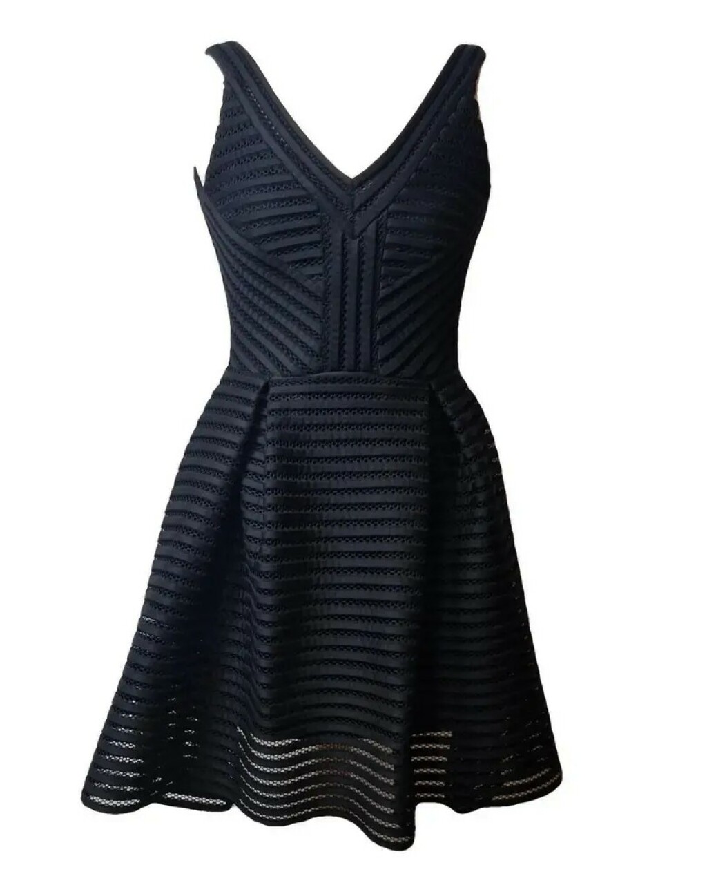 Mala crna haljina brenda Maje