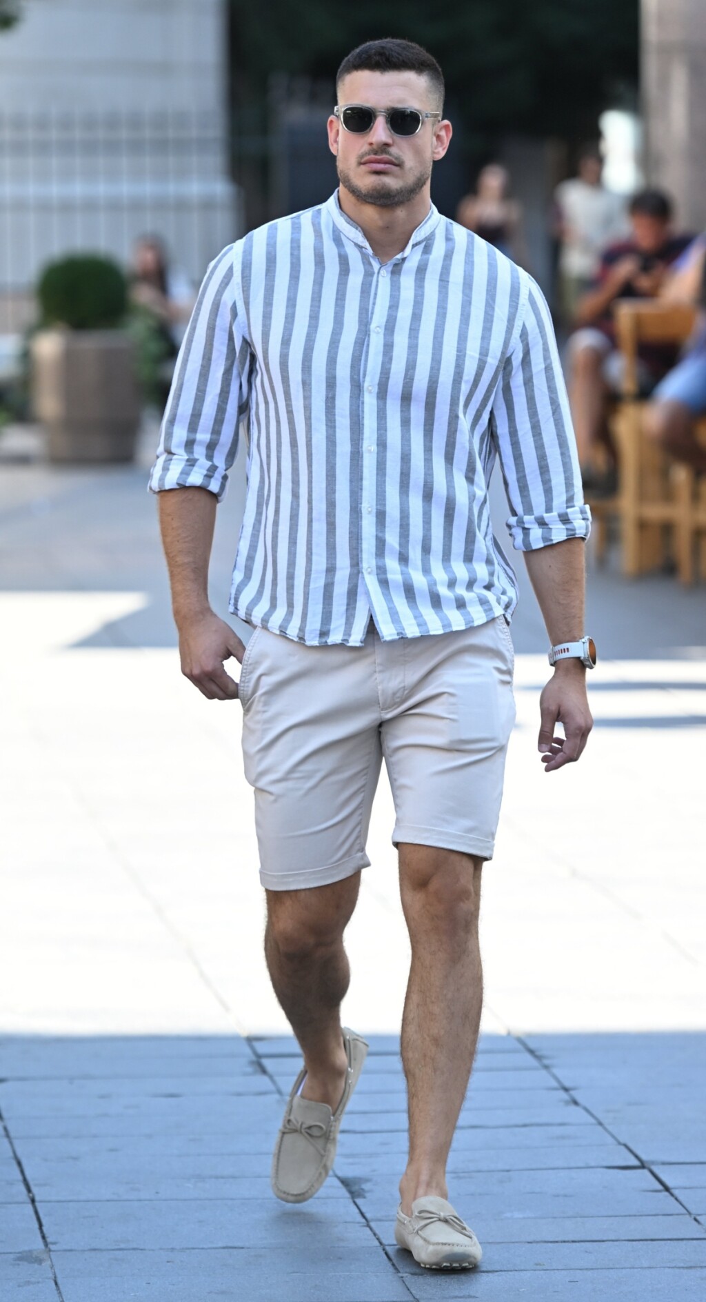 Muškarac sa špice u odličnom, a jednostavnom izdanju