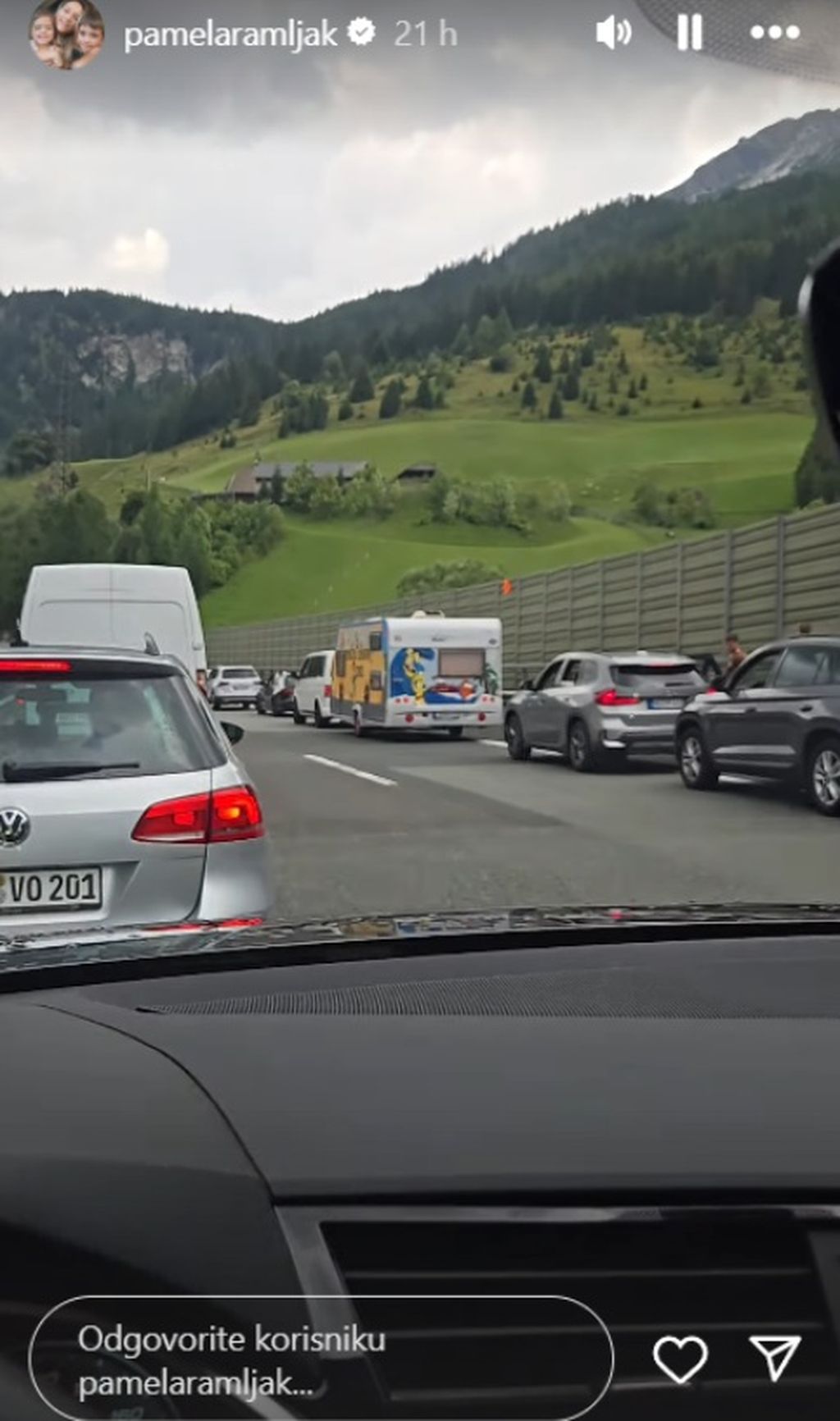 Pamela Ramljak na Instagramu - 1