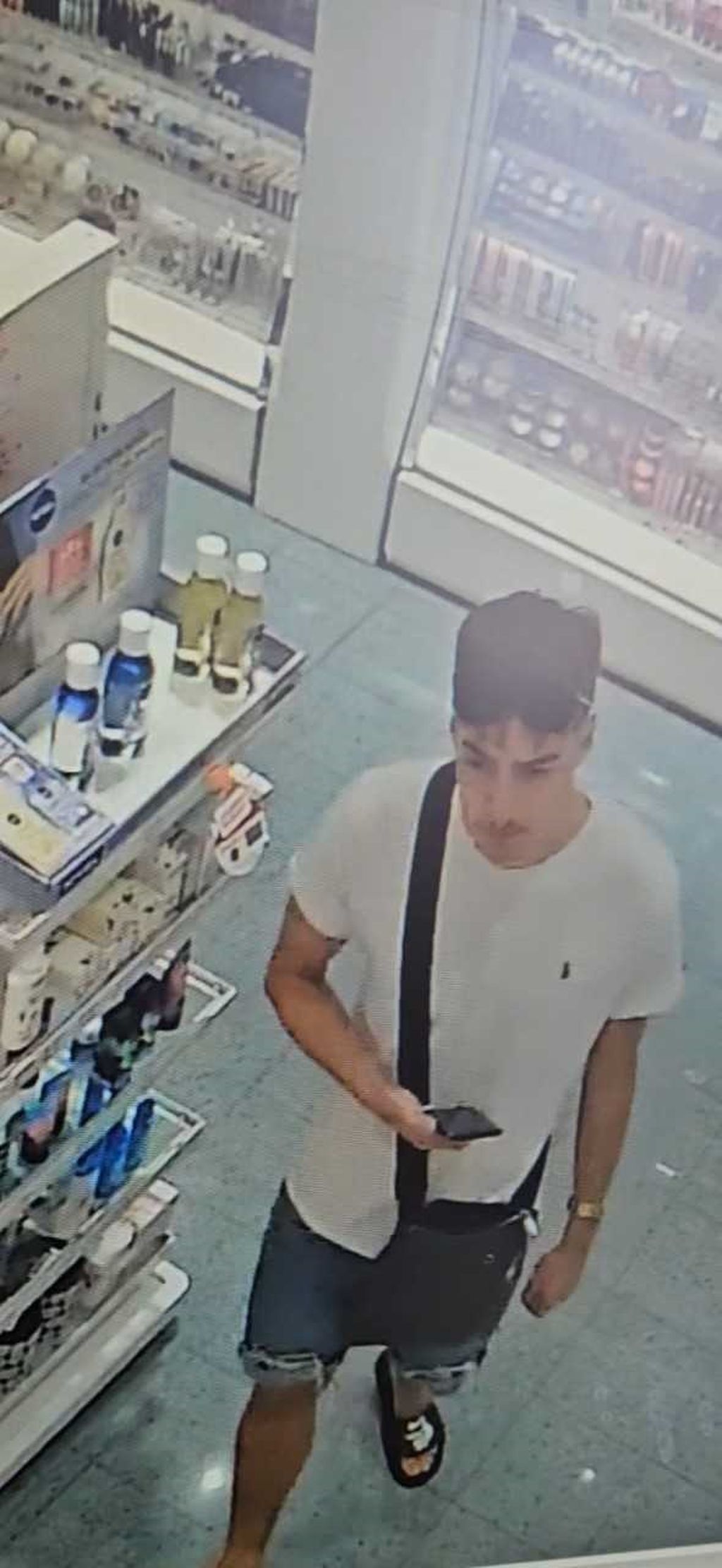 Policija traži osobu s fotografije - 4