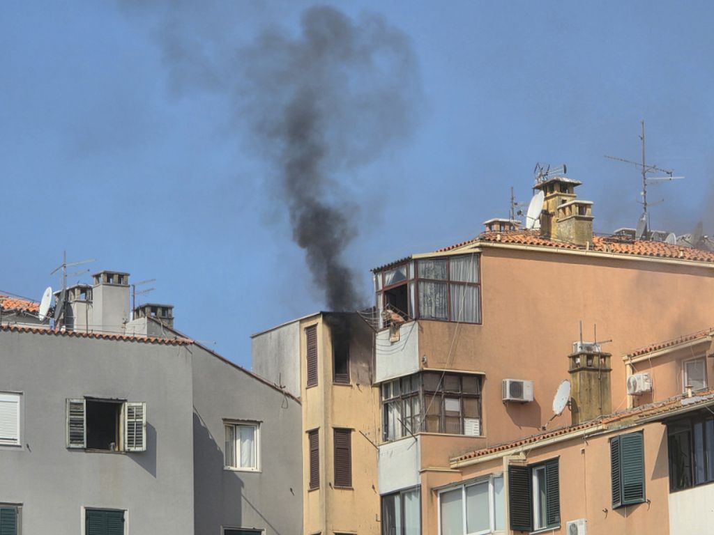 Požar stana u zgradi u Rovinju - 3