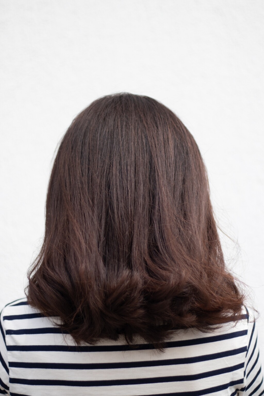 Hit boja kose za jesen 2025: Redwood smeđa